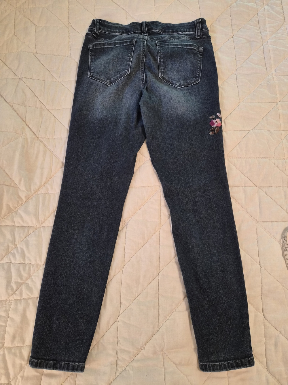 Crown & Ivy Petite Skinny- Floral Embroidered Jeans - Size 6 P - Picture 3 of 12